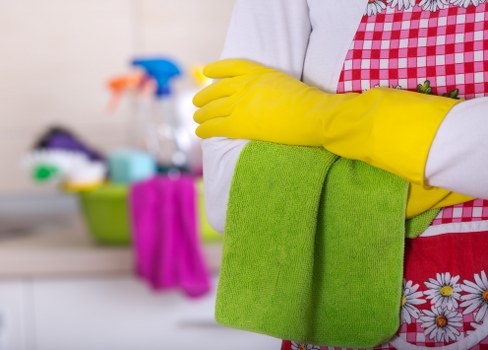 Local mattress cleaning technician working in a flat with limited access